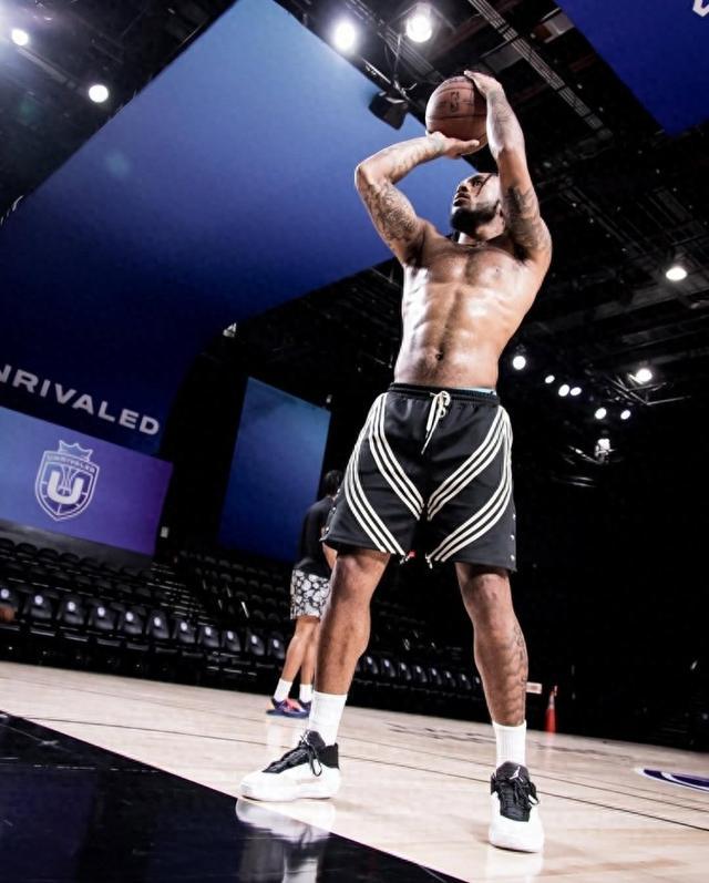 华体会登录-惠特摩尔社媒晒多张训练照 奇才官媒回复:到了该发力的时候