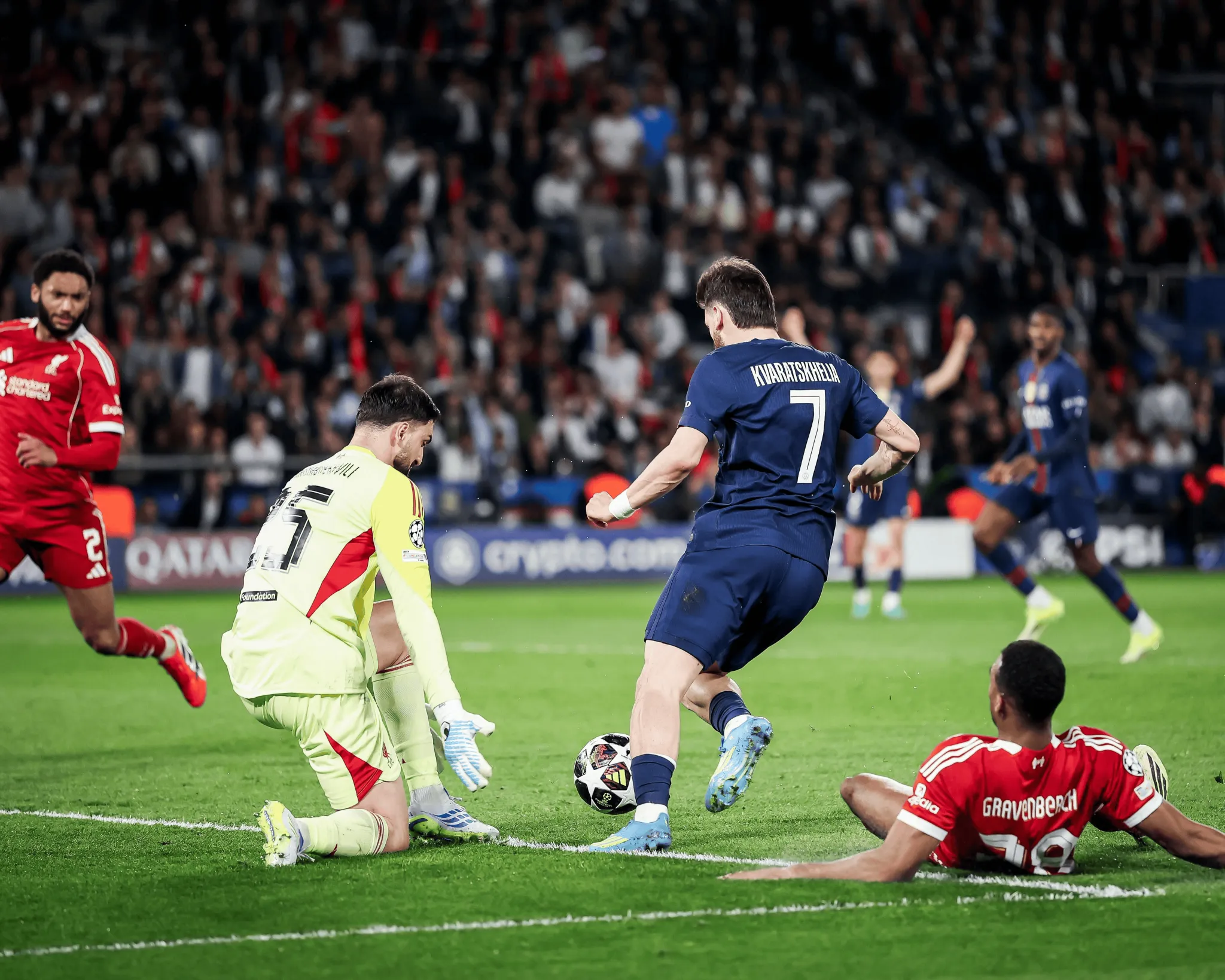 华体会中国平台-巴黎2-0利物浦全场数据：射门18-3，射正6-0，绝佳机会4-0